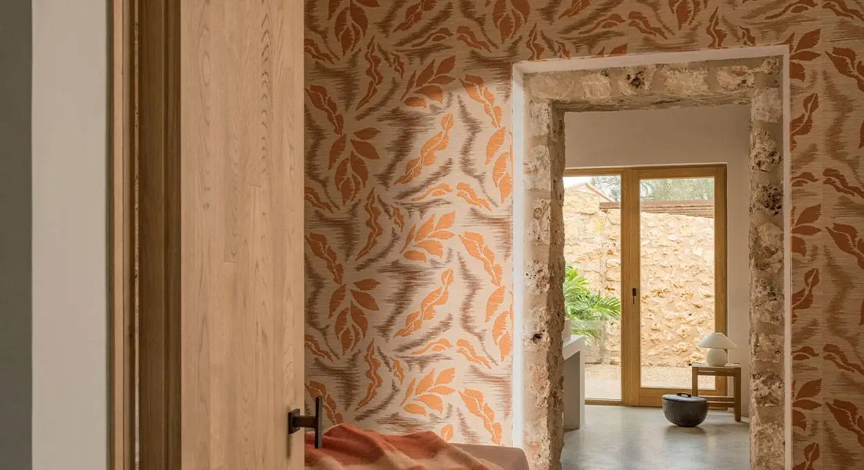 Los Jardines Wallpaper Hanging